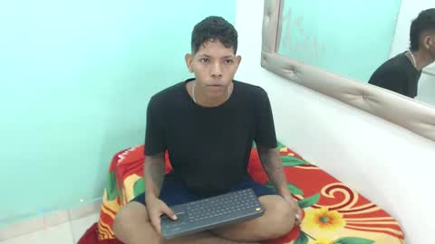 Snapshot of couple_sex22 chatting on October 2025 09:33:01 PM kloe matias online show from October 2025 09:33:01 PM