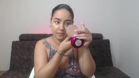  ALEJANDRO Y EMILY  online show from February 2025 11:53:01 AM