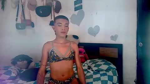 Snapshot of couple_sweet1016 chatting on November 2025 03:17:02 AM ALEXA KIM online show from November 2025 03:17:02 AM