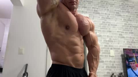 couplemuscle40 online show from March 2026 04:12:02 PM