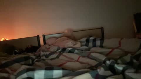 Snapshot of couplenoshame chatting on March 2025 04:15:02 AM couplenoshame online show from March 2025 04:15:02 AM