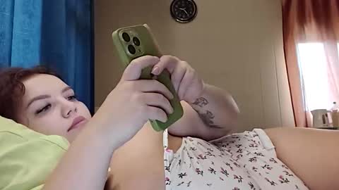 Snapshot of courteous_raspberrrry chatting on October 2025 06:25:02 AM Rose Roys my  online show from October 2025 06:25:02 AM