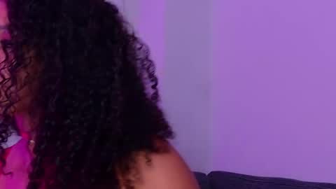 Laura  online show from December 2025 10:04:02 PM