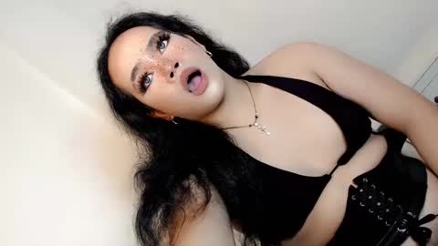 Snapshot of crazy_vixen chatting on January 2025 07:05:01 PM Hot Ayisha online show from January 2025 07:05:01 PM