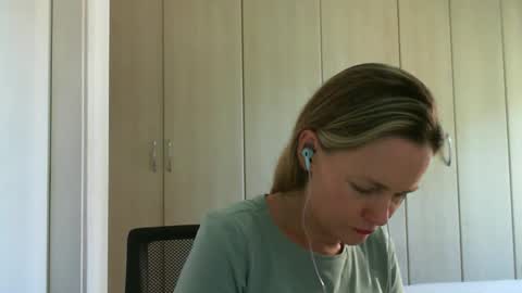 Anny online show from February 2025 10:51:02 AM