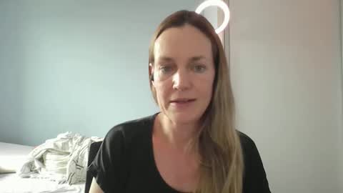 Anny online show from December 2025 04:33:01 PM