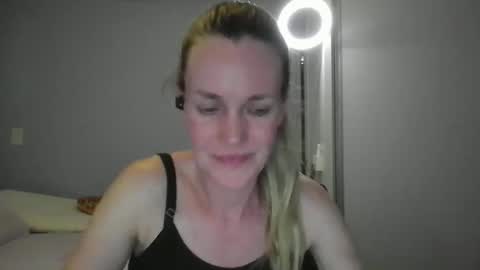 Anny online show from December 2025 12:27:01 AM