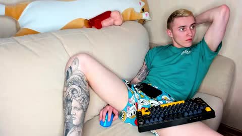 Snapshot of crazybottom99 chatting on February 2025 04:43:02 PM Alex online show from February 2025 04:43:02 PM