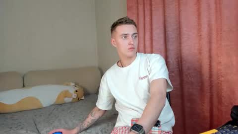 Snapshot of crazybottom99 chatting on November 2025 06:32:01 PM Alex online show from November 2025 06:32:01 PM