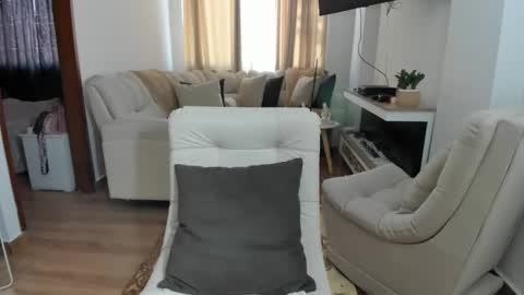 Snapshot of crazygirlsweet chatting on February 2026 12:32:02 PM LAURA online show from February 2026 12:32:02 PM