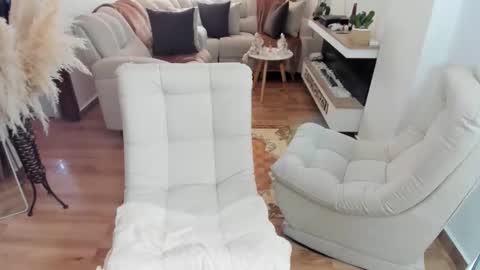 Snapshot of crazygirlsweet chatting on February 2026 01:33:02 PM LAURA online show from February 2026 01:33:02 PM