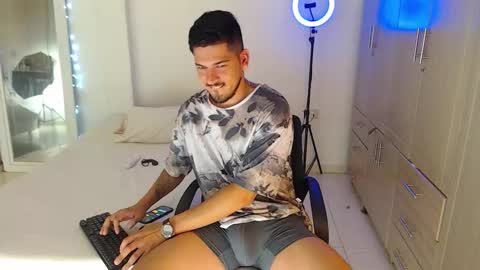 Snapshot of crazyybull chatting on November 2025 04:50:01 PM Bull online show from November 2025 04:50:01 PM