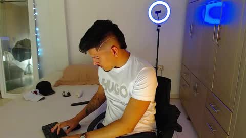 Snapshot of crazyybull chatting on November 2025 05:17:01 AM Bull online show from November 2025 05:17:01 AM