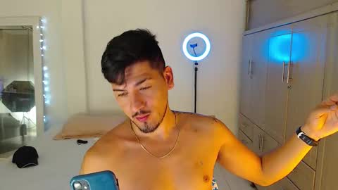 Snapshot of crazyybull chatting on November 2025 04:01:02 AM Bull online show from November 2025 04:01:02 AM