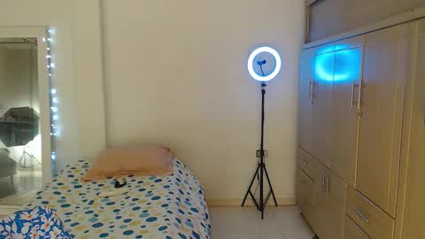 Snapshot of crazyybull chatting on November 2025 04:15:02 AM Bull online show from November 2025 04:15:02 AM