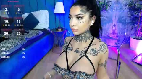 Snapshot of creamyinkk chatting on February 2026 07:45:01 AM Sophie online show from February 2026 07:45:01 AM