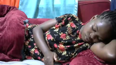 Snapshot of creamymomma chatting on December 2024 03:34:01 AM verah online show from December 2024 03:34:01 AM