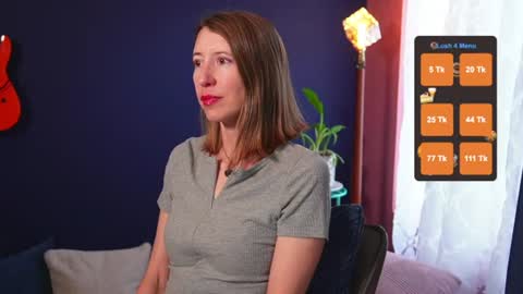 Snapshot of creme_dela_creme chatting on July 2026 02:33:02 AM Quinn de la Creme online show from July 2026 02:33:02 AM