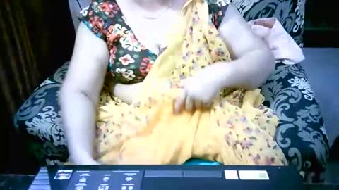 Snapshot of crezybhabihot chatting on October 2025 12:06:01 AM Sonika69 online show from October 2025 12:06:01 AM