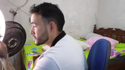 Snapshot of cris_simons chatting on January 2025 08:37:01 PM cris_simons online show from January 2025 08:37:01 PM