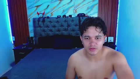 Snapshot of crisandmery chatting on May 2026 05:01:02 AM CRISANDMERY online show from May 2026 05:01:02 AM