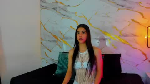 Snapshot of crisle_11 chatting on June 2026 11:38:01 AM Cris online show from June 2026 11:38:01 AM