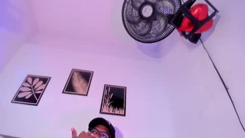 Snapshot of criss_zuri chatting on May 2026 11:50:01 AM criss_zuri online show from May 2026 11:50:01 AM