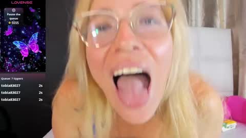 Snapshot of cristal_bons chatting on February 2025 07:52:01 PM Cristal online show from February 2025 07:52:01 PM