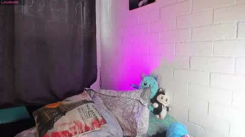 Snapshot of cristal_dark_ chatting on January 2026 07:17:01 PM Cris online show from January 2026 07:17:01 PM