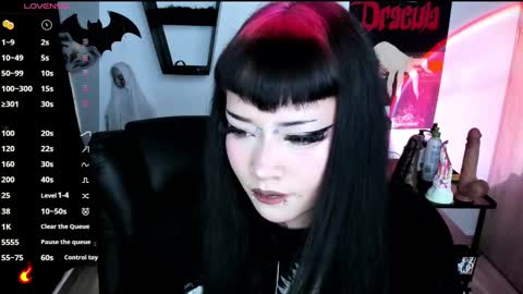 Cris online show from November 2025 10:03:02 PM