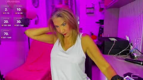 Snapshot of cristalayala_ chatting on June 2026 11:27:02 PM Cristal Ayala online show from June 2026 11:27:02 PM