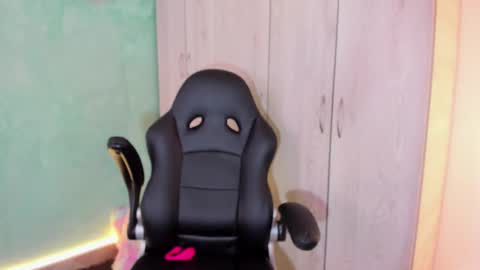 Snapshot of cristalcerati__ chatting on December 2025 06:17:01 PM Cristal online show from December 2025 06:17:01 PM