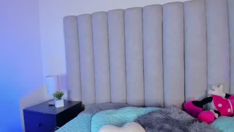 Nicole  Connection time 220pm-910pmCol online show from February 2025 07:27:02 PM