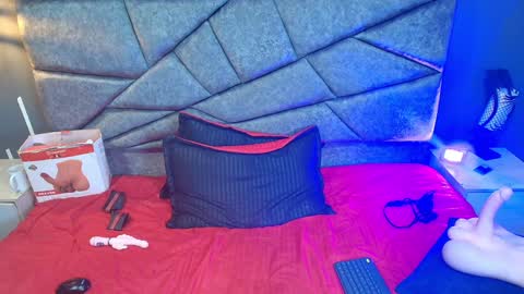 Snapshot of cristalmillf chatting on December 2024 02:03:02 AM CRISTAL MILF online show from December 2024 02:03:02 AM