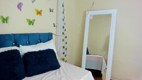 cristal walker online show from October 2025 11:53:02 AM