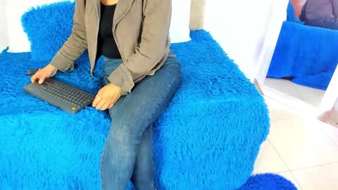 cristal walker online show from October 2025 12:17:02 PM