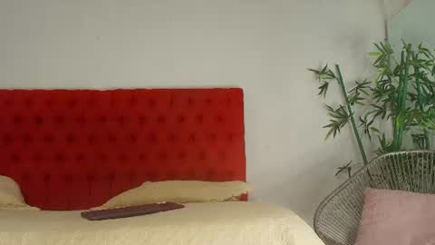 Cris  online show from July 2026 07:05:02 PM
