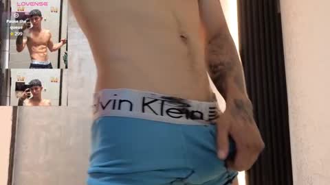 cristopher23  online show from September 2025 02:39:02 PM