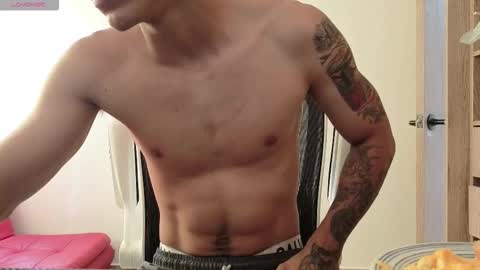 cristopher23  online show from October 2025 01:19:01 PM