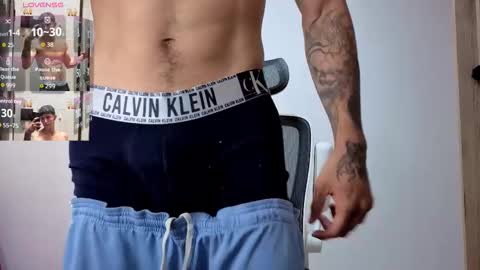 cristopher23  online show from November 2025 05:12:02 PM