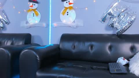 Cristopher online show from January 2025 03:33:01 PM