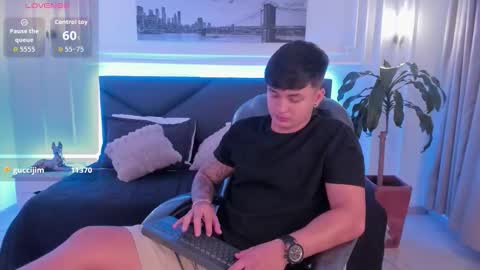 Cristopher online show from November 2025 11:19:01 AM