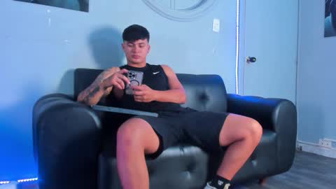 Cristopher online show from November 2025 12:05:02 PM