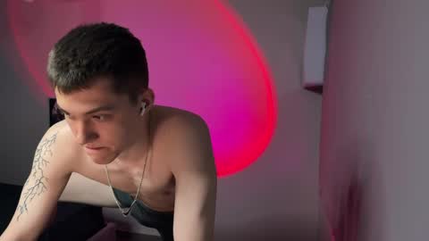 cronck52 online show from April 2026 09:39:33 PM