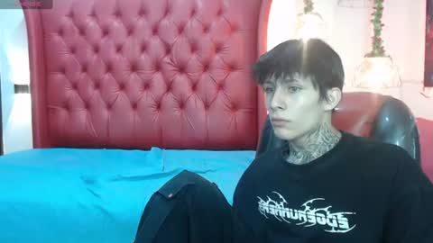 Snapshot of cry_thereal chatting on June 2026 10:15:01 AM cry_thereal online show from June 2026 10:15:01 AM