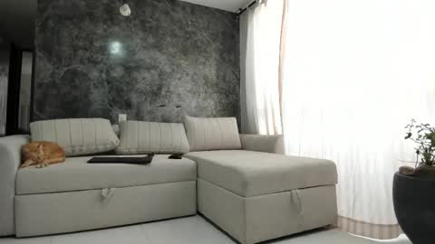 Snapshot of crysstal_jenner chatting on November 2025 09:31:02 PM Cryss online show from November 2025 09:31:02 PM