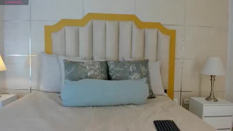 Crystal Rose  online show from February 2026 11:37:01 AM