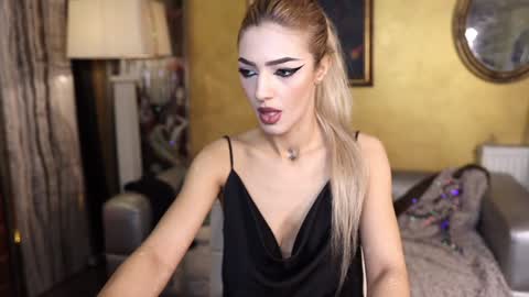 Crys online show from January 2025 01:05:02 PM