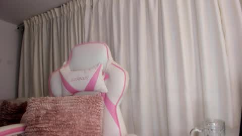 angie  online show from February 2026 07:51:01 AM