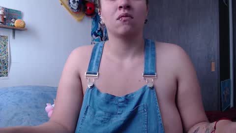 Crystal shadow online show from November 2025 12:53:01 PM